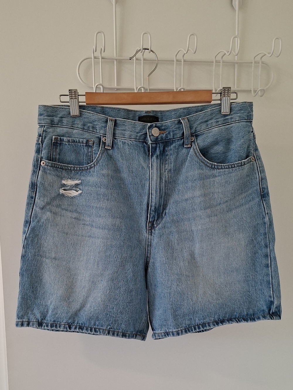 Uniqlo Classic High-waisted Mid-wash 5" Inseam Denim Shorts (Waist US 30-32)